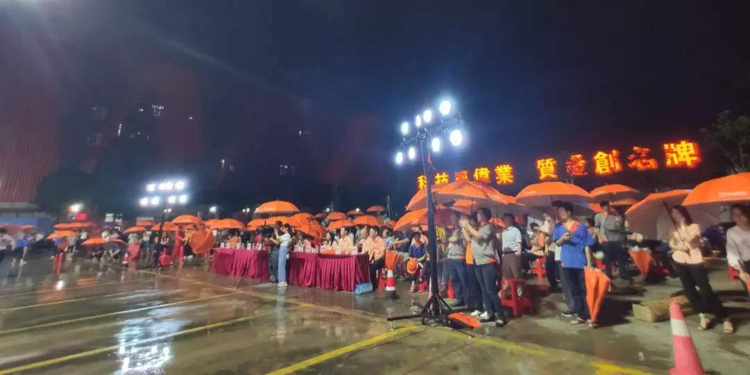 “风雨无阻，，，，，党企偕行”广东yl6809永利集团献礼建党98周年文艺晚会圆满举行
