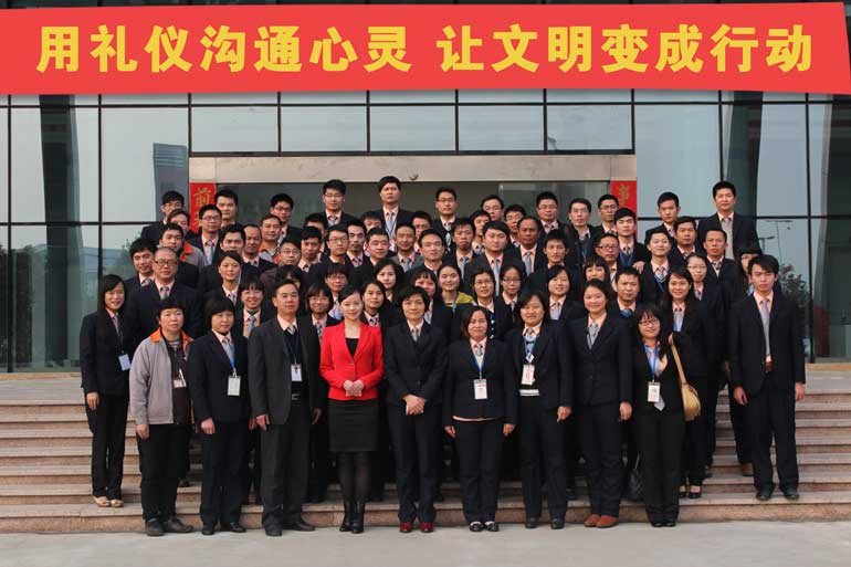 用礼仪相同心灵，，，，，，让文明酿成行动