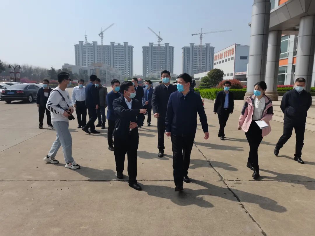新沂市委书记陈堂清走访江苏yl6809永利铝材，，，，，，，调研企业防疫稳生产事情