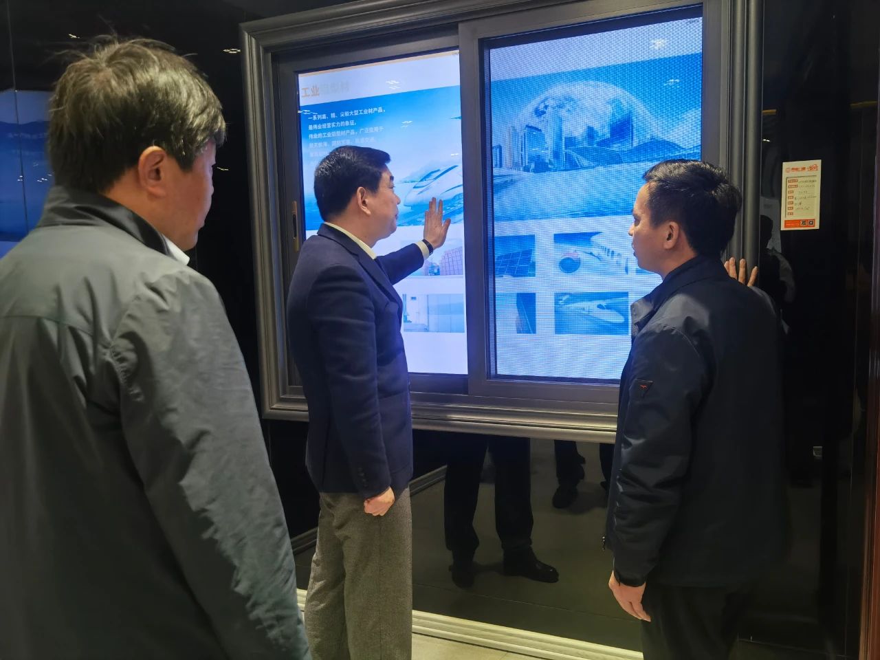 新沂市委书记陈堂清走进江苏yl6809永利铝材，，，，，，，，开展冶金质料工业调研